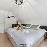 Moca - Peaceful Enjoyment, Close To Everything In *
