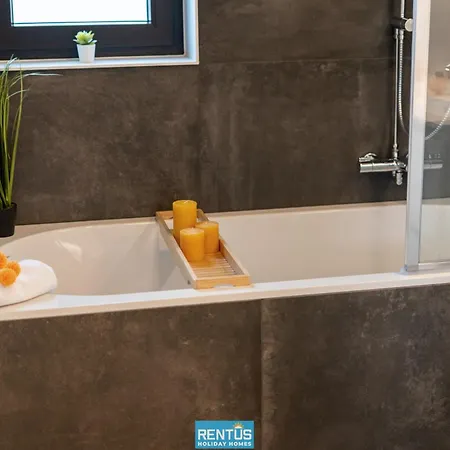 Moca - Peaceful Enjoyment, Close To Everything In *