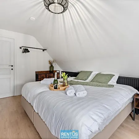 Moca - Peaceful Enjoyment, Close To Everything In