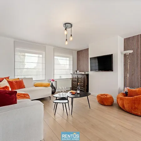 Moca - Peaceful Enjoyment, Close To Everything In *