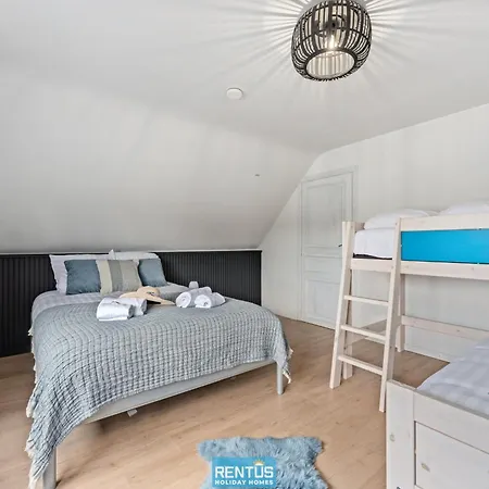 Moca - Peaceful Enjoyment, Close To Everything In