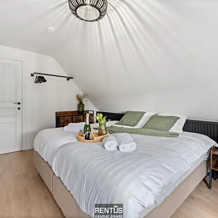 Moca - Peaceful Enjoyment, Close To Everything In *